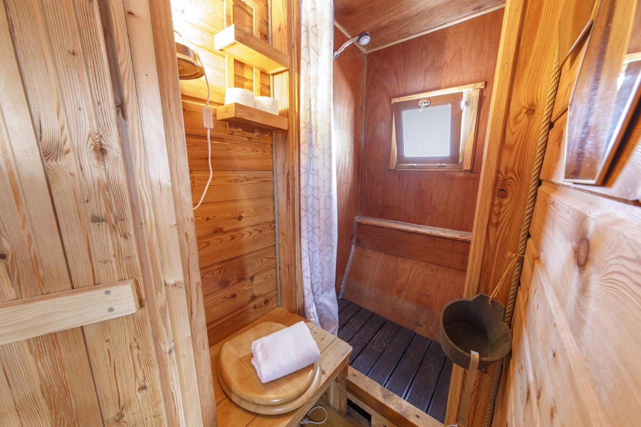 Logement Insolite La Toue Cabanee Centre Ville Angers Luaran gambar